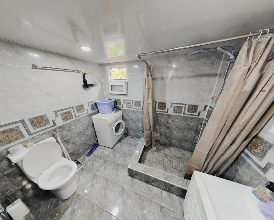 Гостевой дом Iveri House Кутаиси Экстерьер фото
